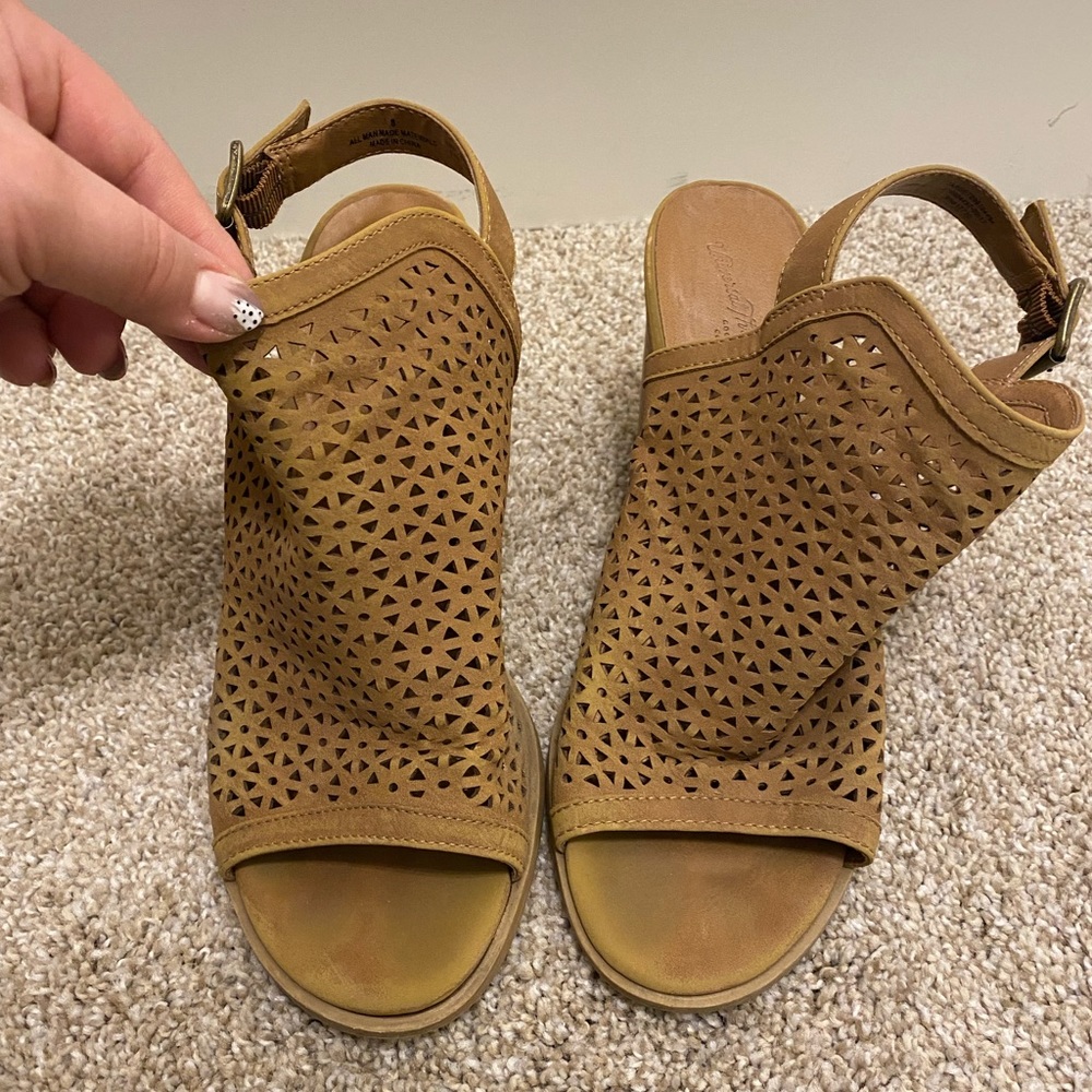 Universal Thread Heels